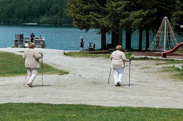 seniorky na procházce